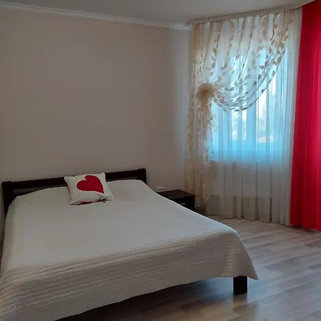 Новобудова Центр Apartment Lutsk Exterior photo